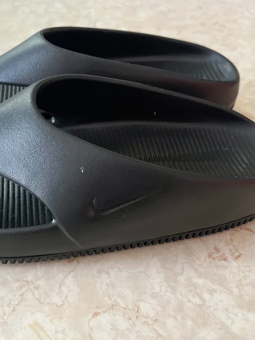 NWOB Nike Sz 7 Wmns Calm Black Flip Flop Thong Sandal